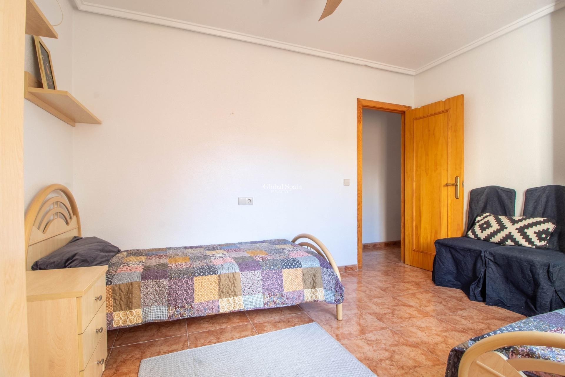 Venta - APARTAMENTO -
TORREVIEJA - Centro