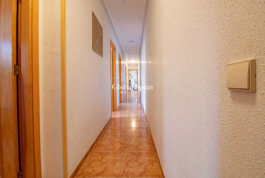 Venta - APARTAMENTO -
TORREVIEJA - Centro