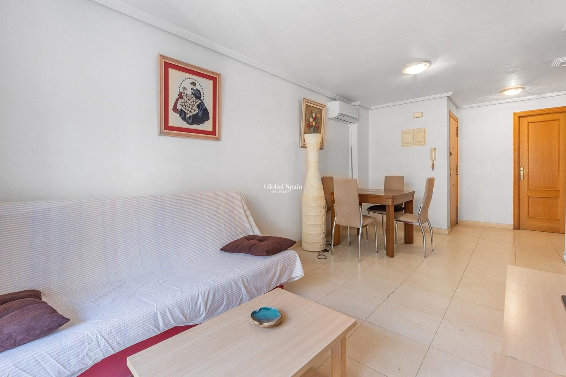 Venta - APARTAMENTO -
TORREVIEJA - Centro