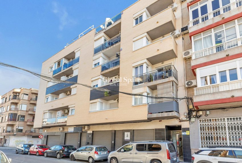 Venta - APARTAMENTO -
TORREVIEJA - Centro