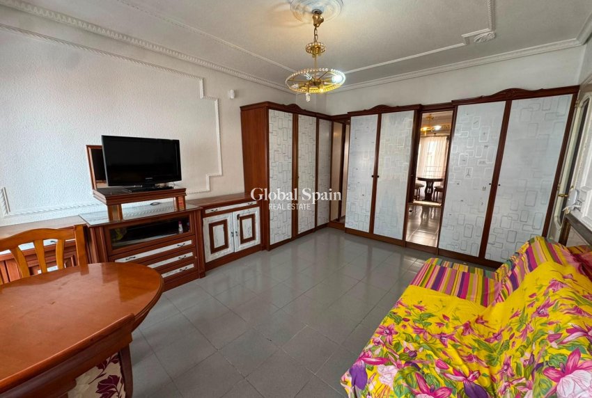 Venta - APARTAMENTO -
TORREVIEJA - Centro