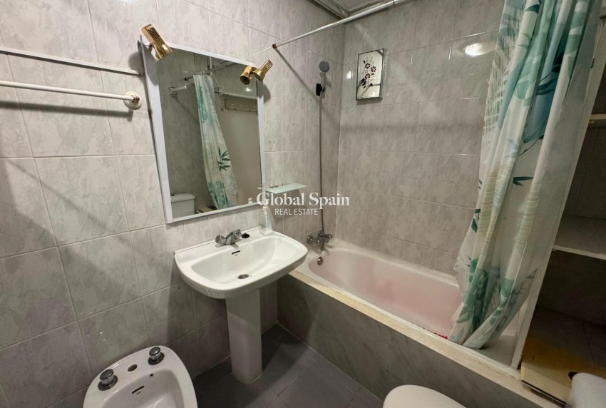 Venta - APARTAMENTO -
TORREVIEJA - Centro