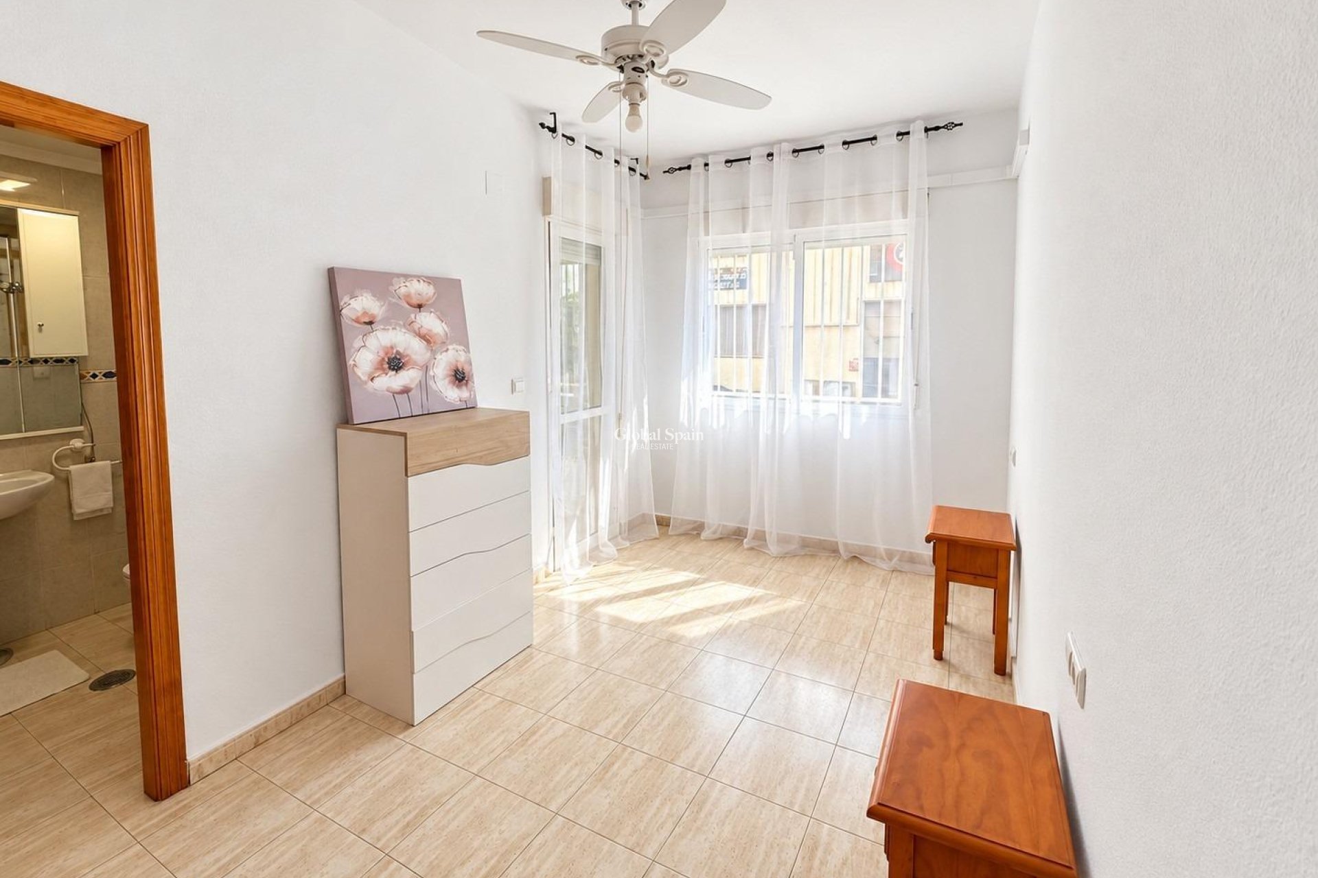 Venta - APARTAMENTO -
TORREVIEJA - Centro