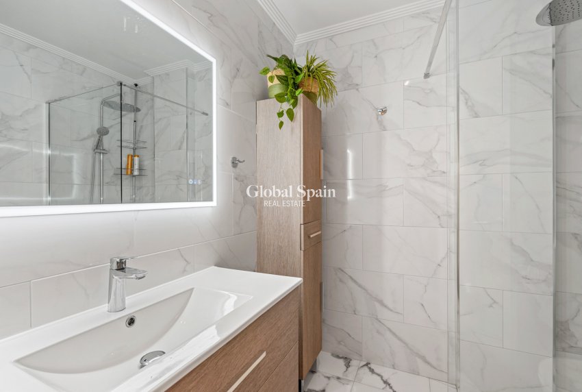 Venta - APARTAMENTO -
TORREVIEJA - Costa Blanca