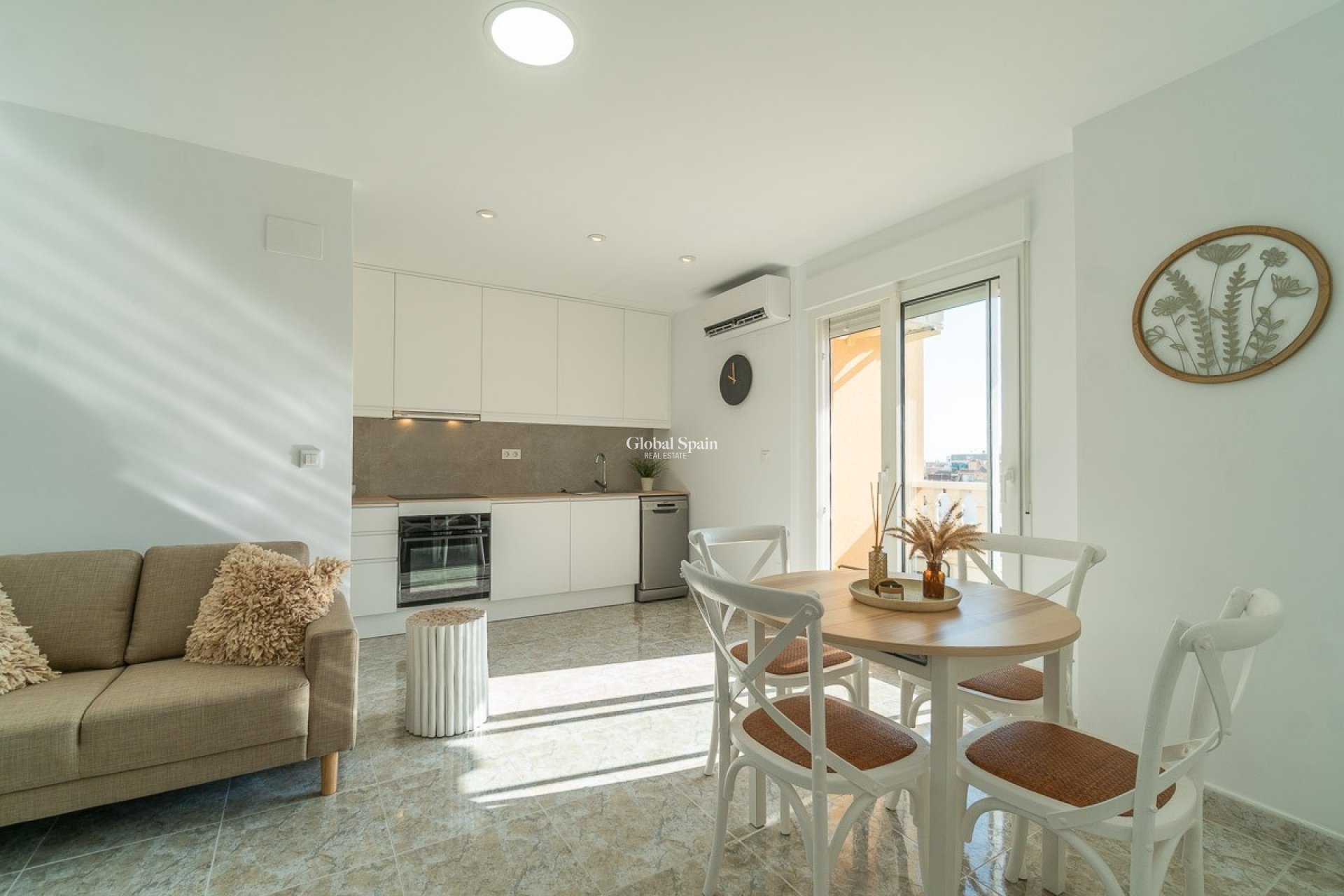 Venta - APARTAMENTO -
TORREVIEJA - Costa Blanca