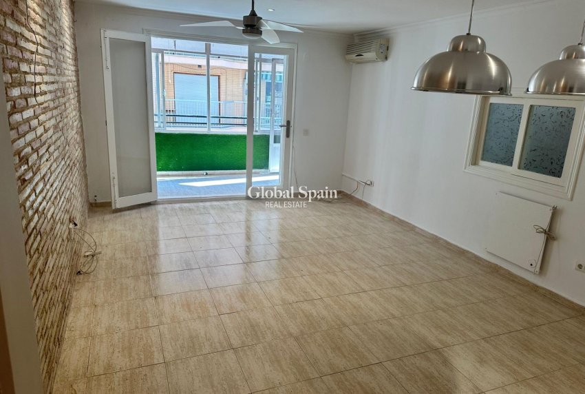Venta - APARTAMENTO -
TORREVIEJA - El Acequión - Los Náufragos