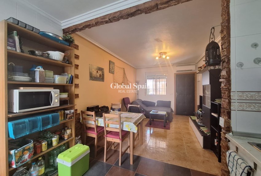 Venta - APARTAMENTO -
TORREVIEJA - El limonar