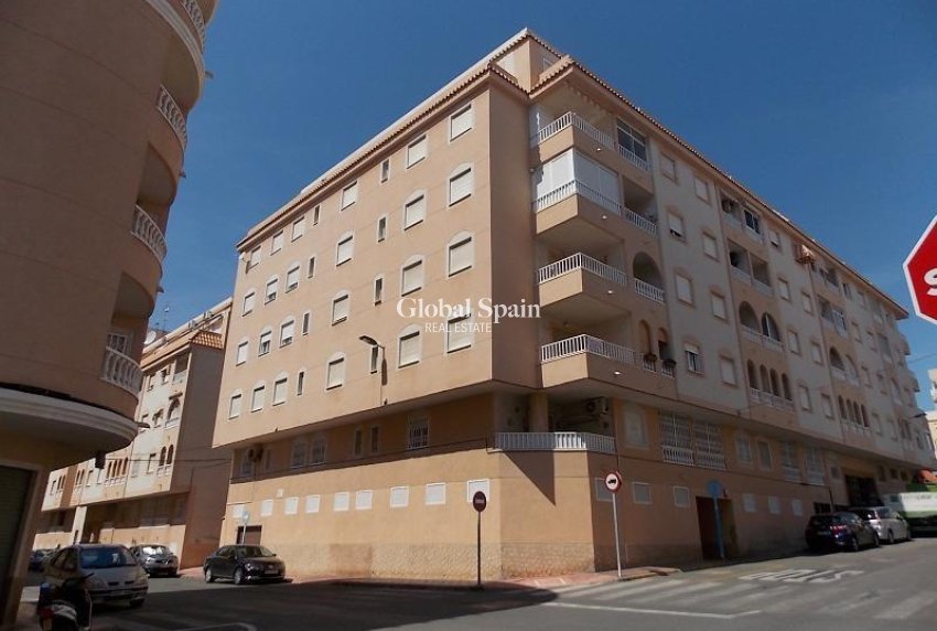 Venta - APARTAMENTO -
TORREVIEJA - El molino