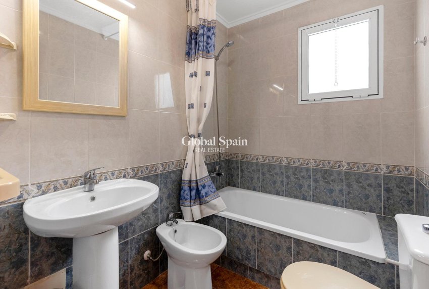 Venta - Apartamento -
TORREVIEJA - Estacion de autobuses