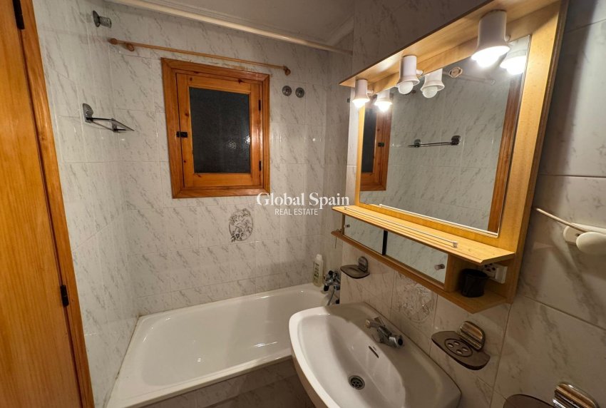 Venta - APARTAMENTO -
TORREVIEJA - Estacion de autobuses