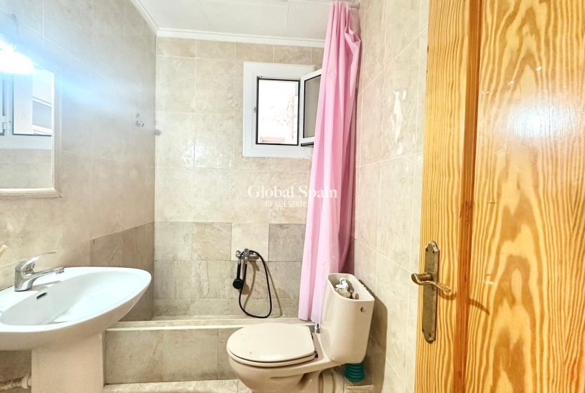 Venta - APARTAMENTO -
TORREVIEJA - Estacion de autobuses