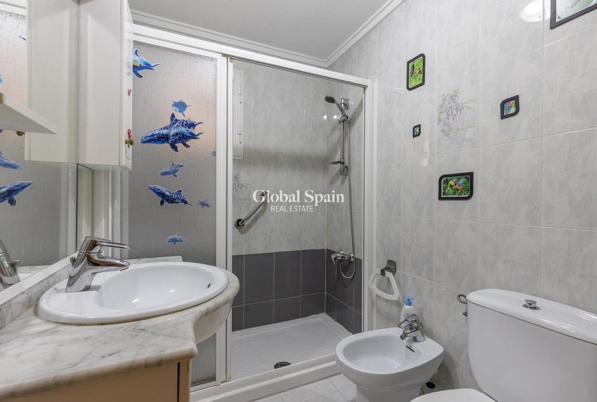 Venta - APARTAMENTO -
TORREVIEJA - Estacion de autobuses