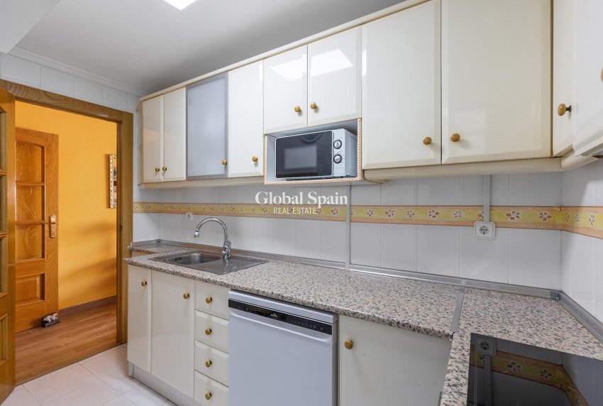 Venta - APARTAMENTO -
TORREVIEJA - Estacion de autobuses