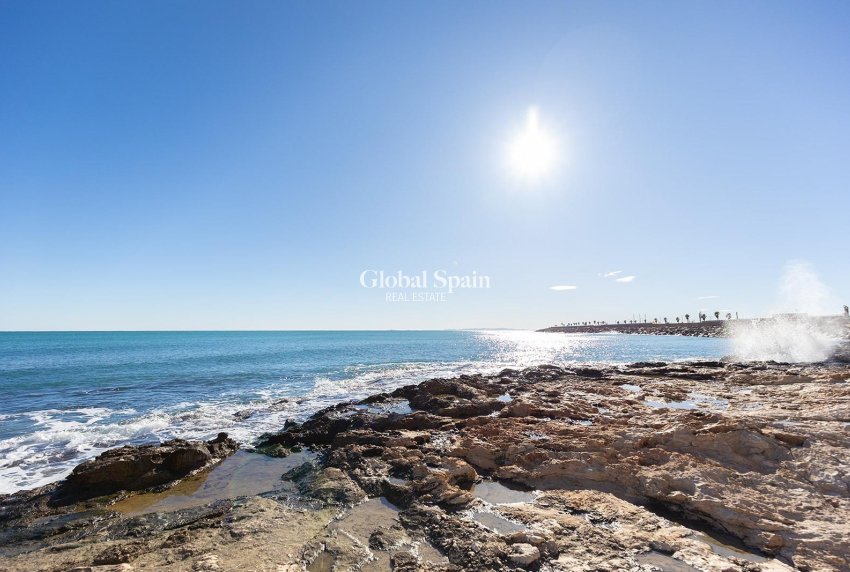 Venta - APARTAMENTO -
TORREVIEJA - Estacion de autobuses