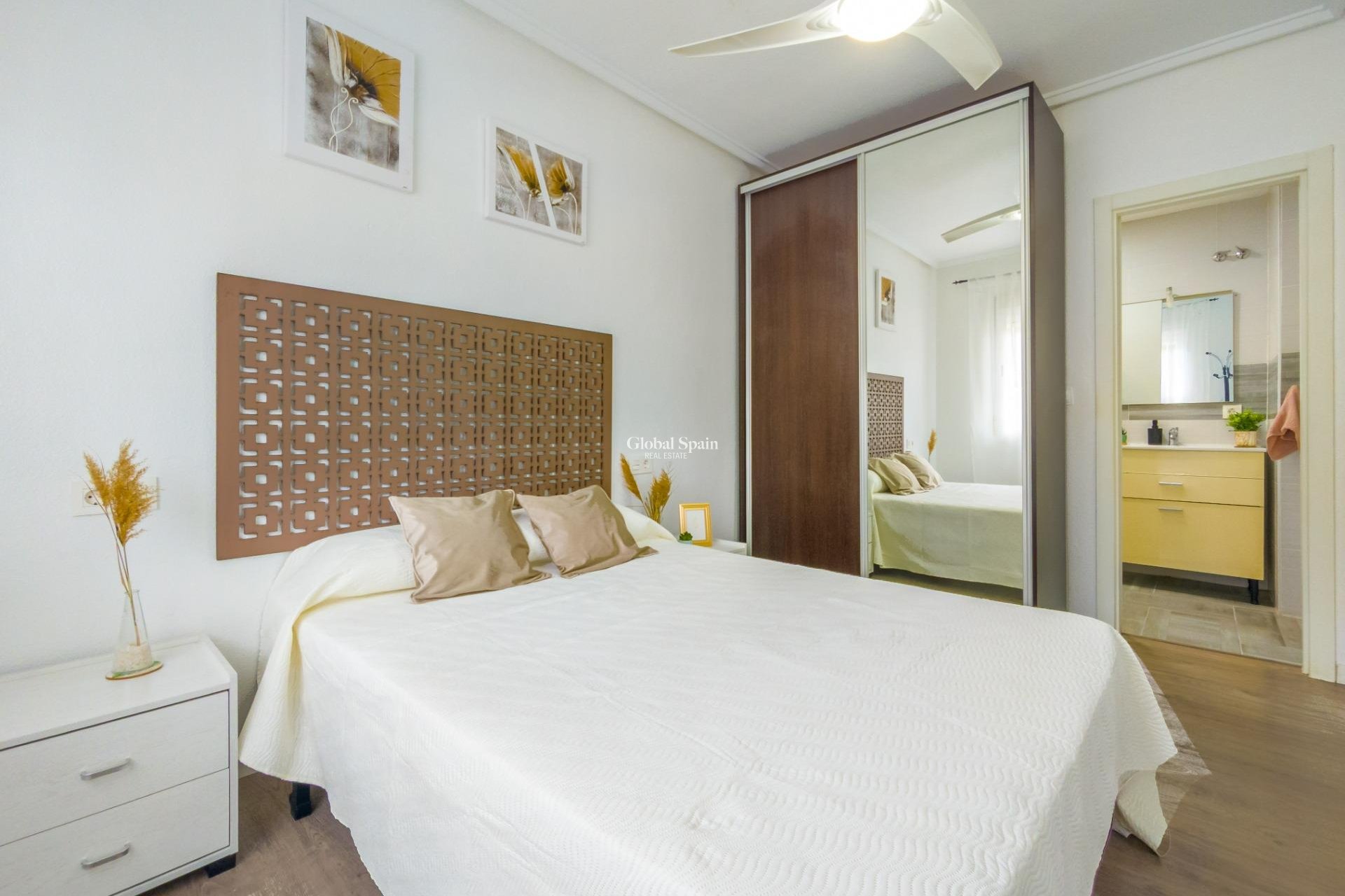 Venta - APARTAMENTO -
TORREVIEJA - Estacion de autobuses