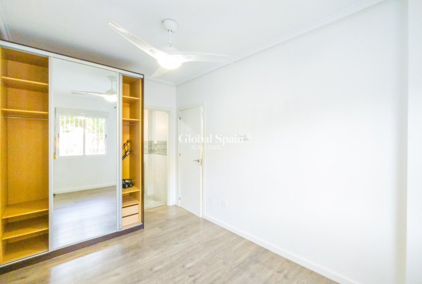 Venta - APARTAMENTO -
TORREVIEJA - Estacion de autobuses