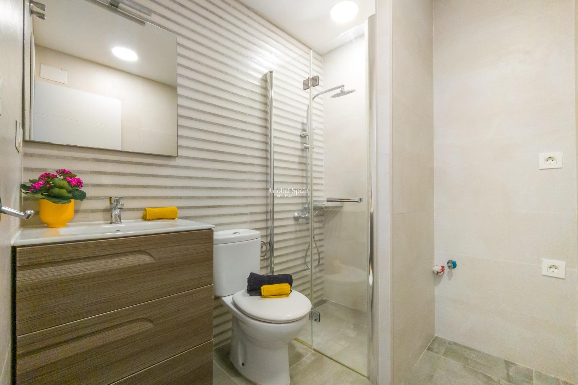 Venta - APARTAMENTO -
TORREVIEJA - Estacion de autobuses