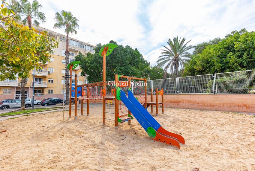 Venta - APARTAMENTO -
TORREVIEJA - Estacion de autobuses