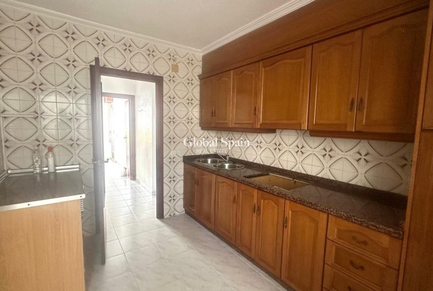 Venta - APARTAMENTO -
TORREVIEJA - Estacion de autobuses