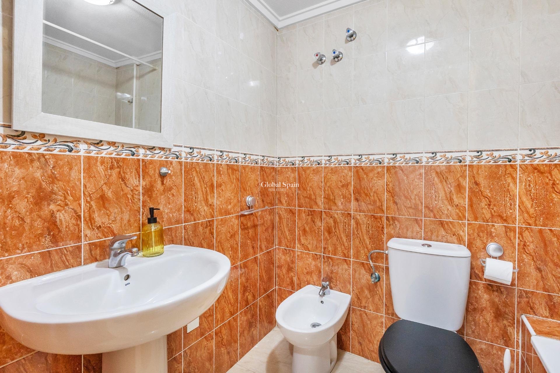 Venta - APARTAMENTO -
TORREVIEJA - Estacion de autobuses