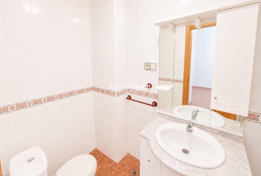 Venta - APARTAMENTO -
TORREVIEJA - Estacion de autobuses