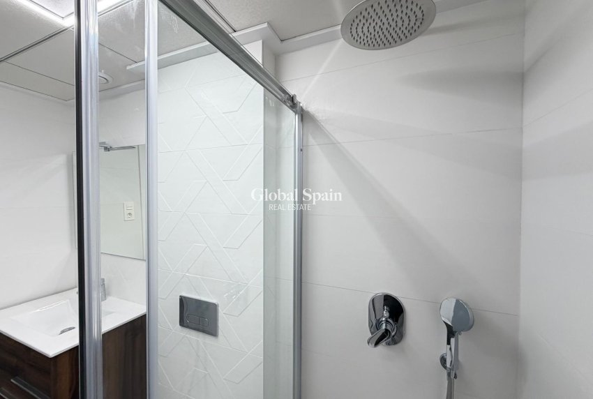 Venta - APARTAMENTO -
TORREVIEJA - Estacion de autobuses