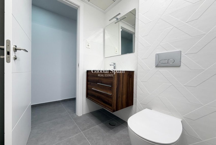 Venta - APARTAMENTO -
TORREVIEJA - Estacion de autobuses