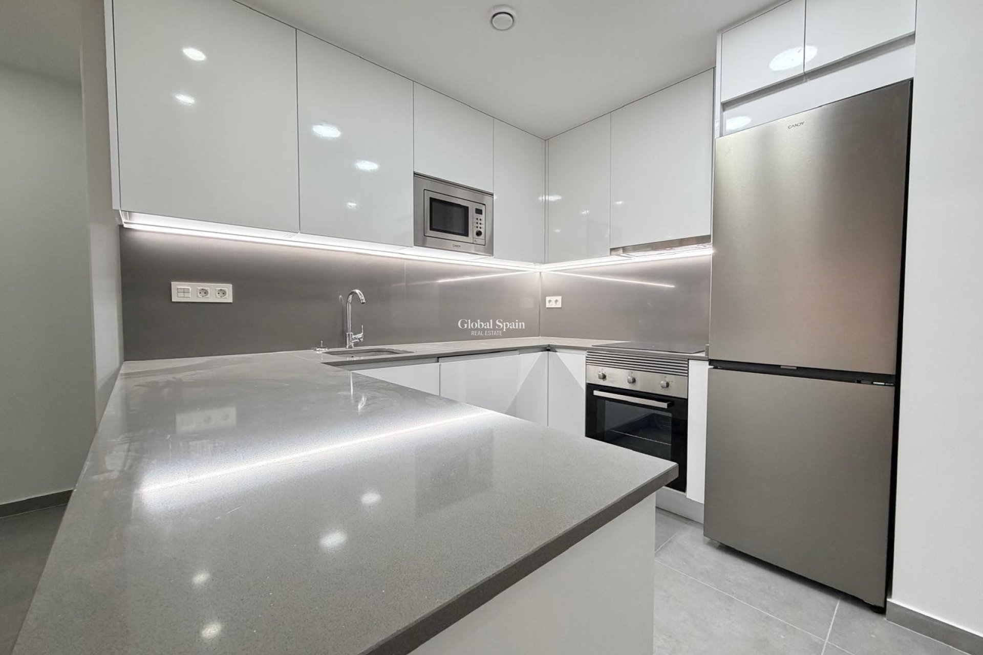 Venta - APARTAMENTO -
TORREVIEJA - Estacion de autobuses