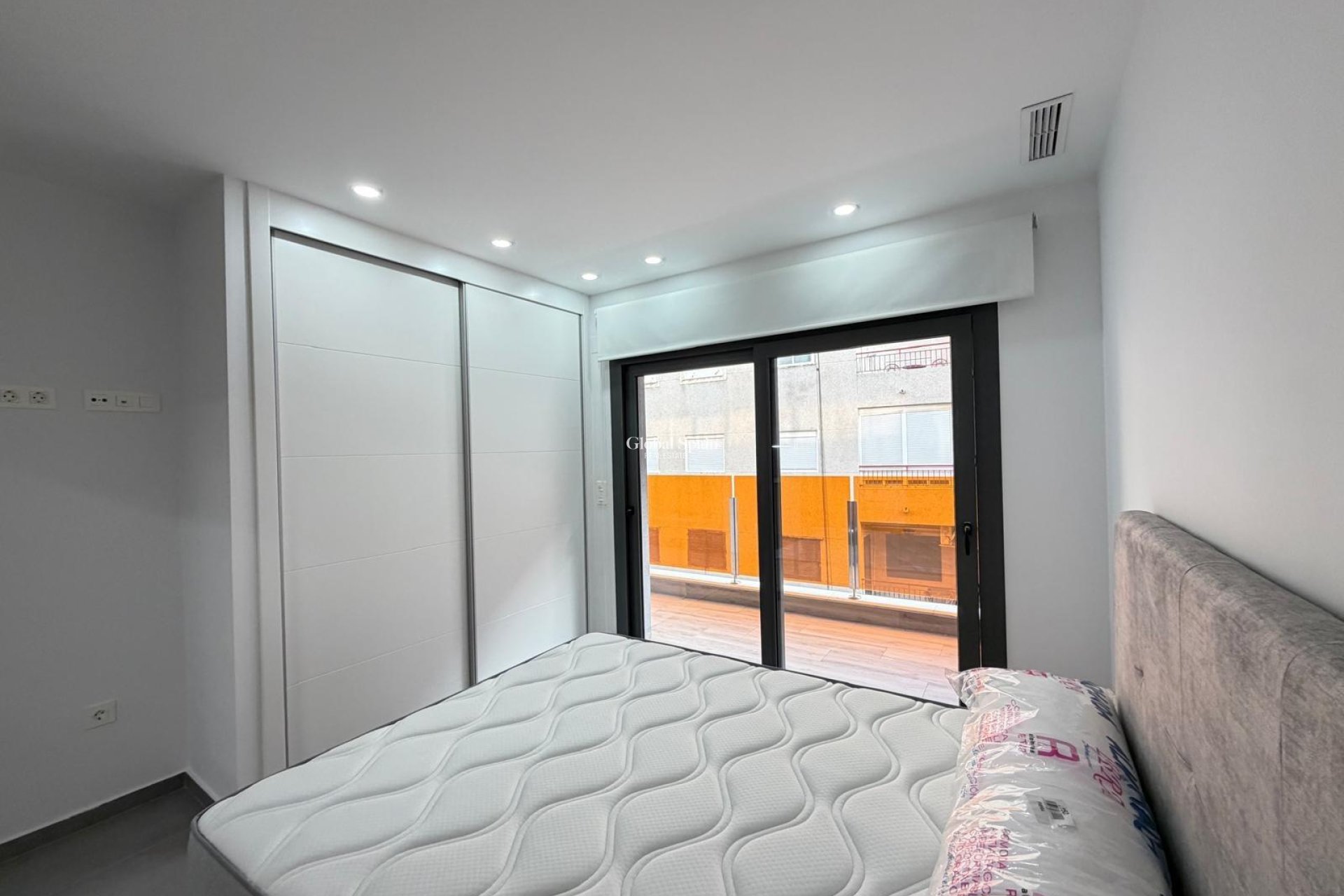 Venta - APARTAMENTO -
TORREVIEJA - Estacion de autobuses