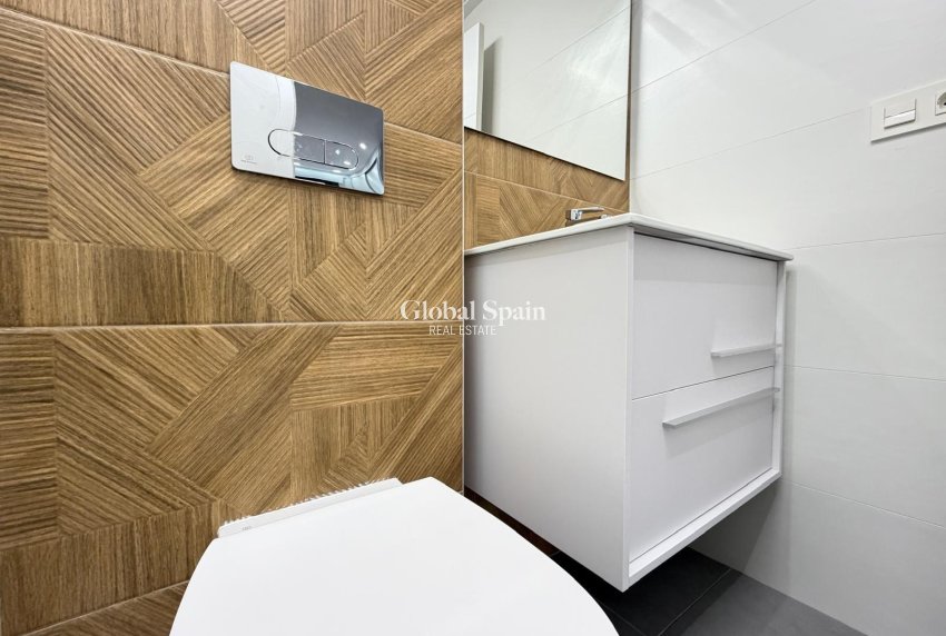 Venta - APARTAMENTO -
TORREVIEJA - Estacion de autobuses