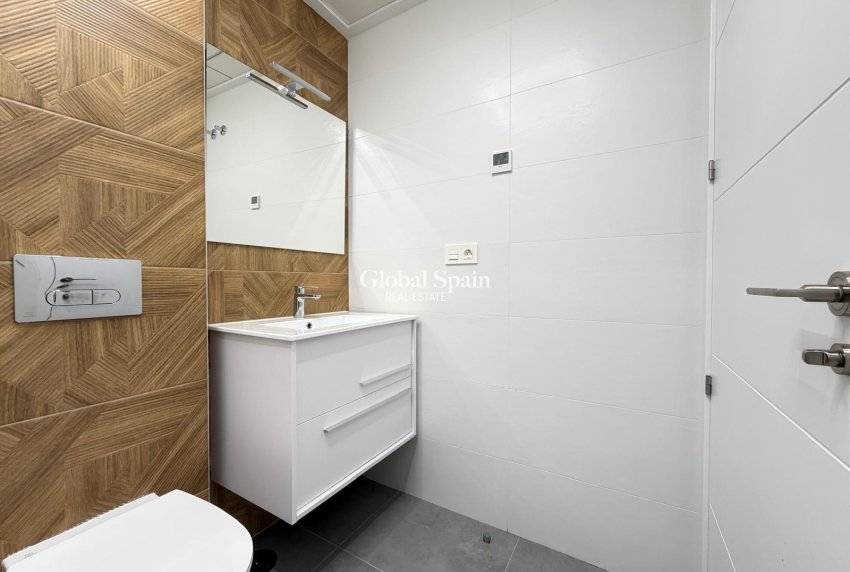 Venta - APARTAMENTO -
TORREVIEJA - Estacion de autobuses