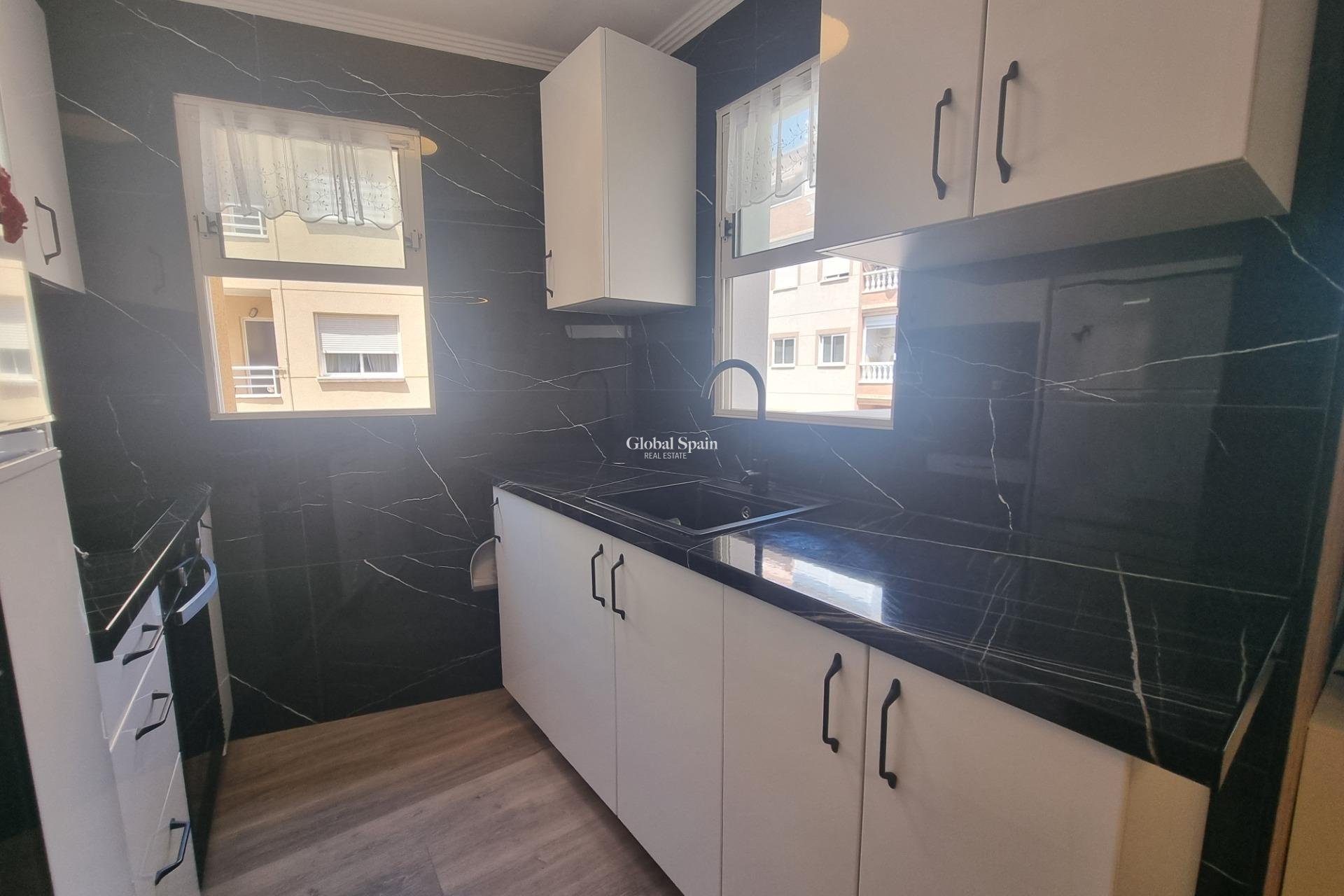 Venta - APARTAMENTO -
TORREVIEJA - Estacion de autobuses