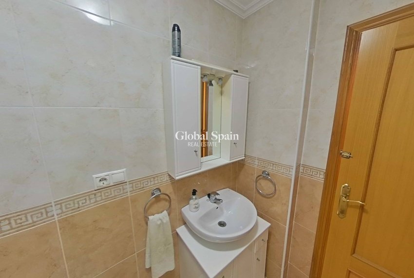 Venta - APARTAMENTO -
TORREVIEJA - Estacion de autobuses
