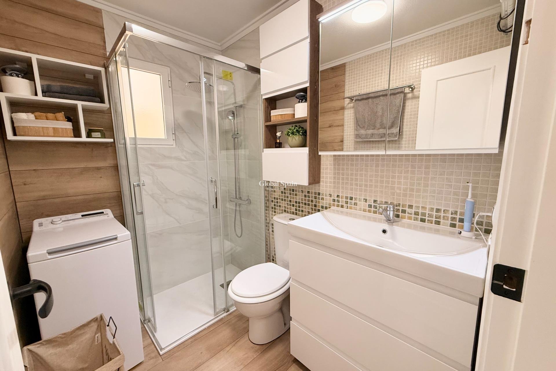 Venta - APARTAMENTO -
TORREVIEJA - Estacion de autobuses