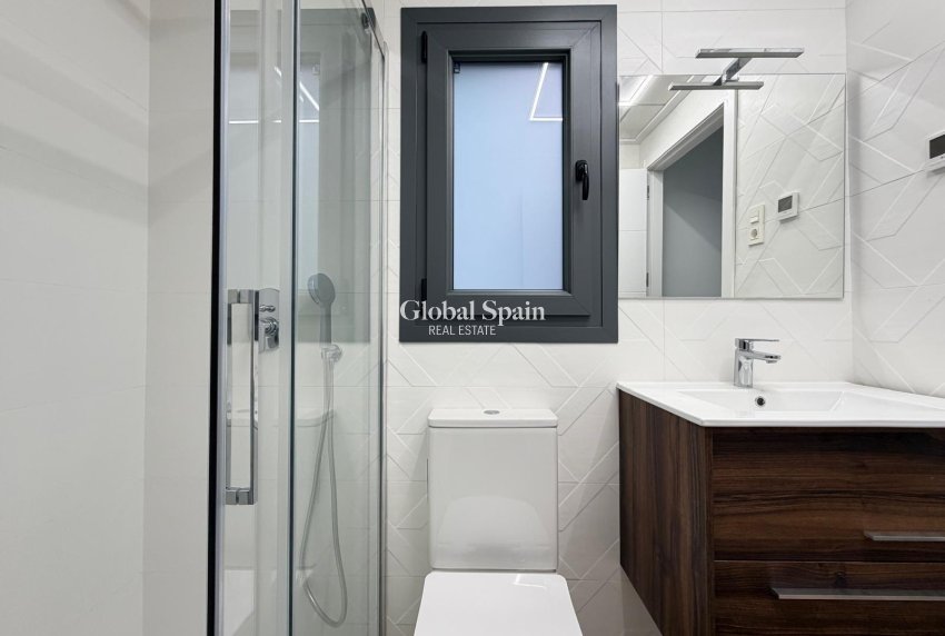 Venta - APARTAMENTO -
TORREVIEJA - Estacion de autobuses