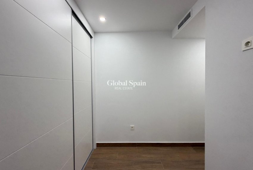 Venta - APARTAMENTO -
TORREVIEJA - Estacion de autobuses