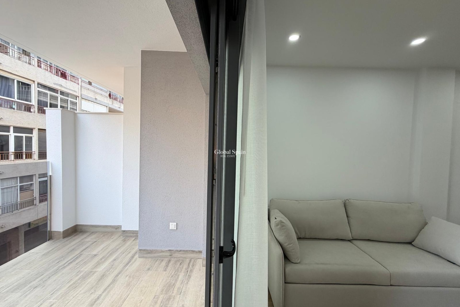 Venta - APARTAMENTO -
TORREVIEJA - Estacion de autobuses