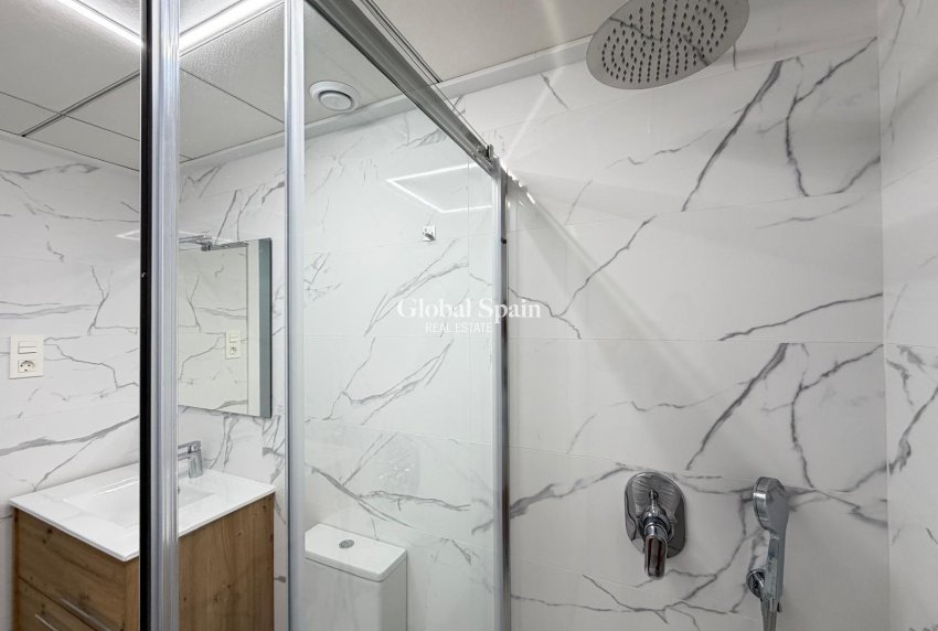 Venta - APARTAMENTO -
TORREVIEJA - Estacion de autobuses