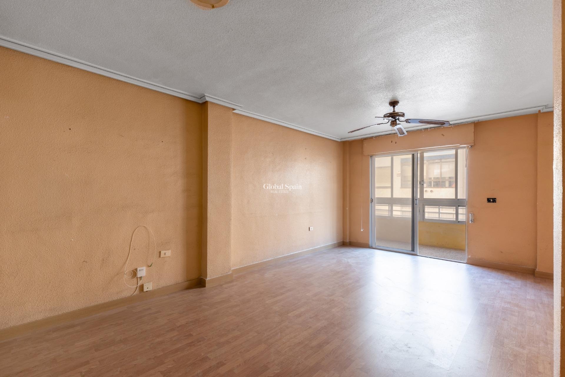 Venta - APARTAMENTO -
TORREVIEJA - Habaneras