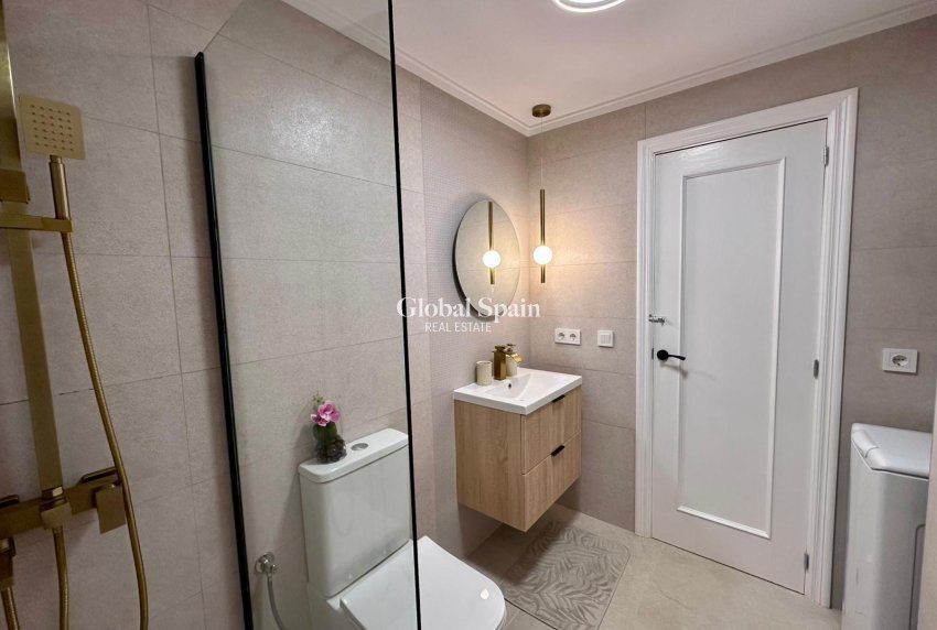 Venta - APARTAMENTO -
TORREVIEJA - Habaneras