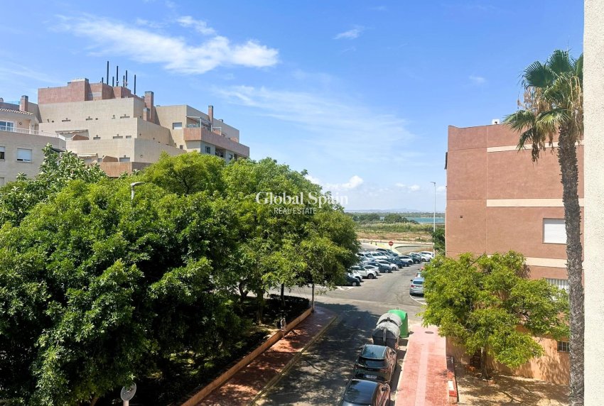 Venta - APARTAMENTO -
TORREVIEJA - La Mata pueblo