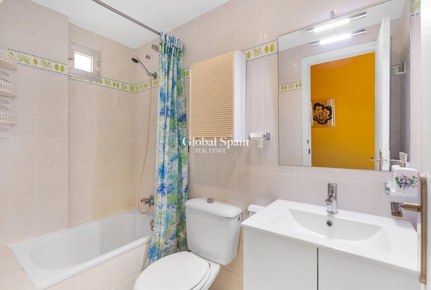 Venta - APARTAMENTO -
TORREVIEJA - La Mata pueblo