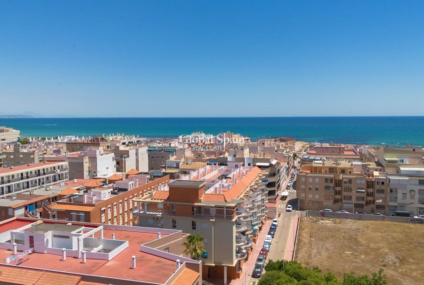 Venta - APARTAMENTO -
TORREVIEJA - La Mata pueblo
