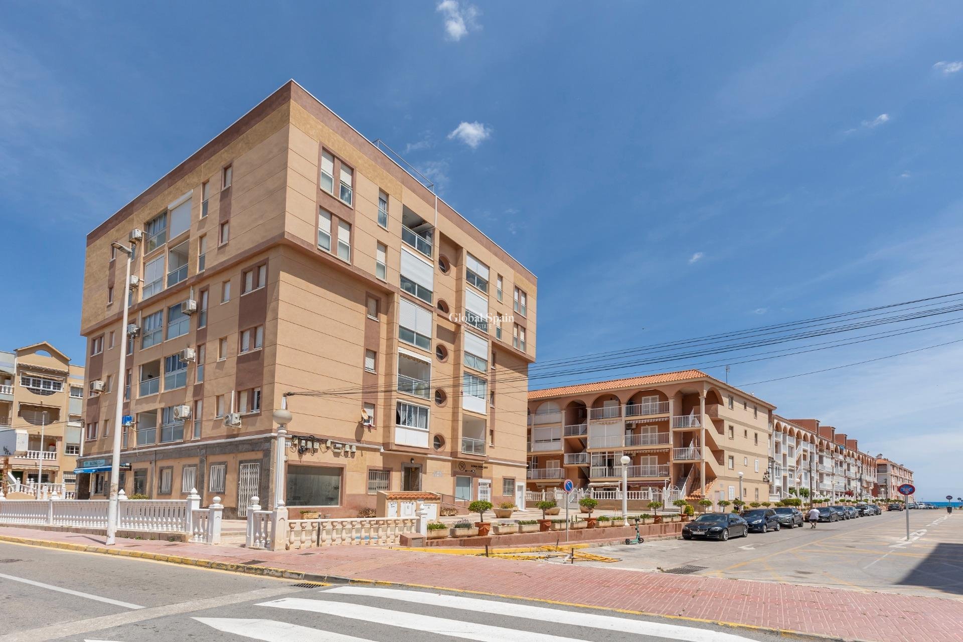 Venta - APARTAMENTO -
TORREVIEJA - La Mata pueblo