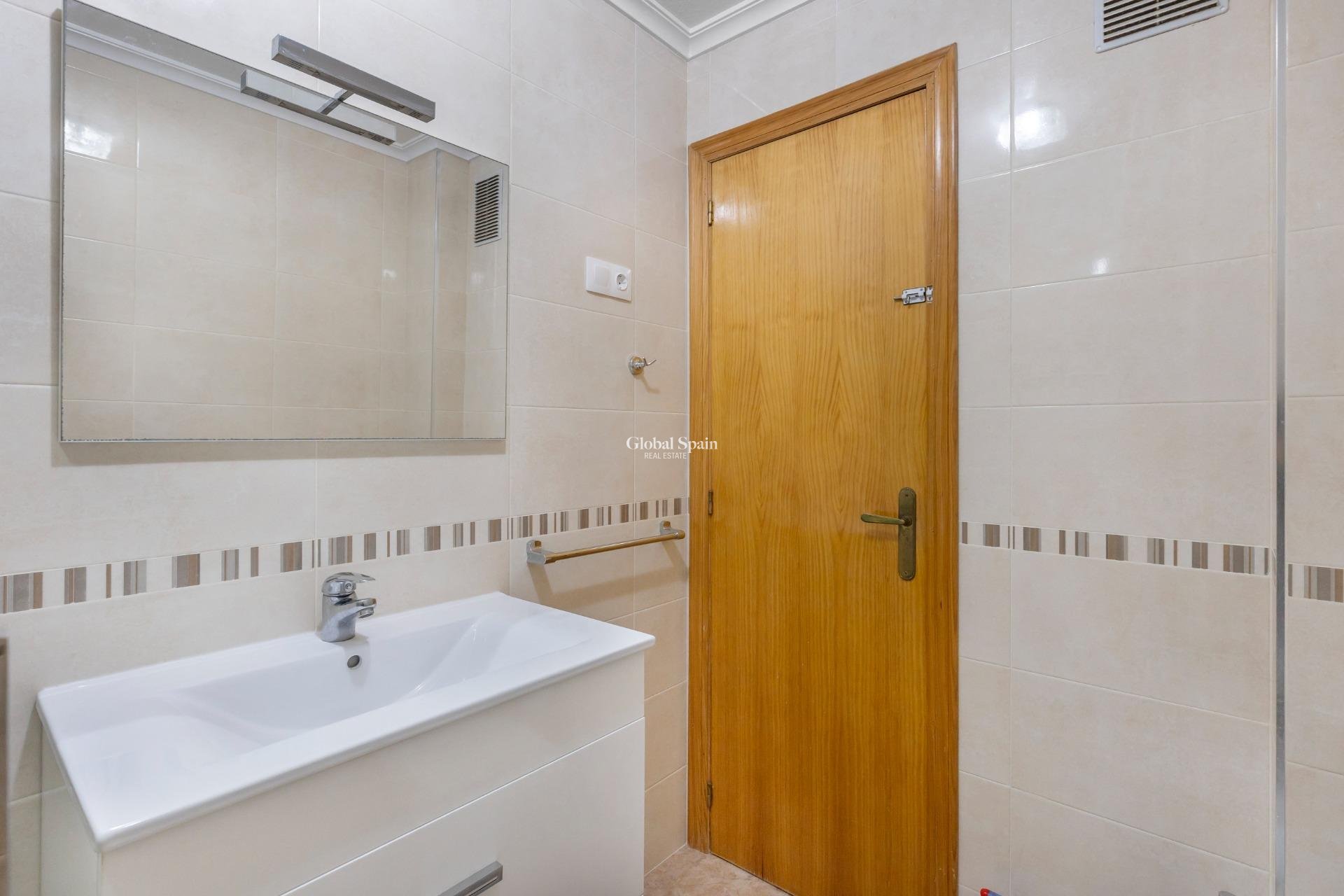 Venta - APARTAMENTO -
TORREVIEJA - La Mata pueblo