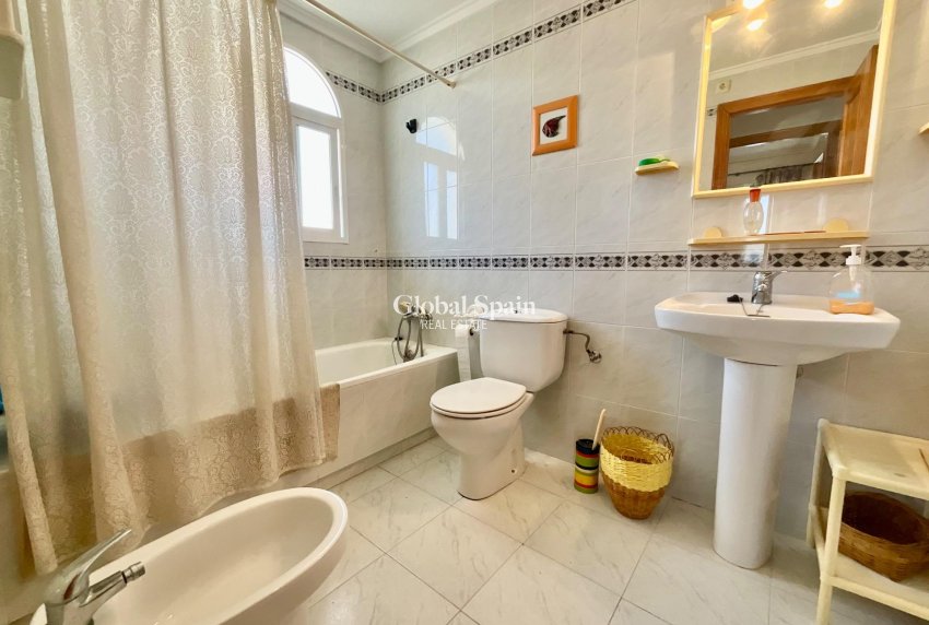 Venta - APARTAMENTO -
TORREVIEJA - La Mata