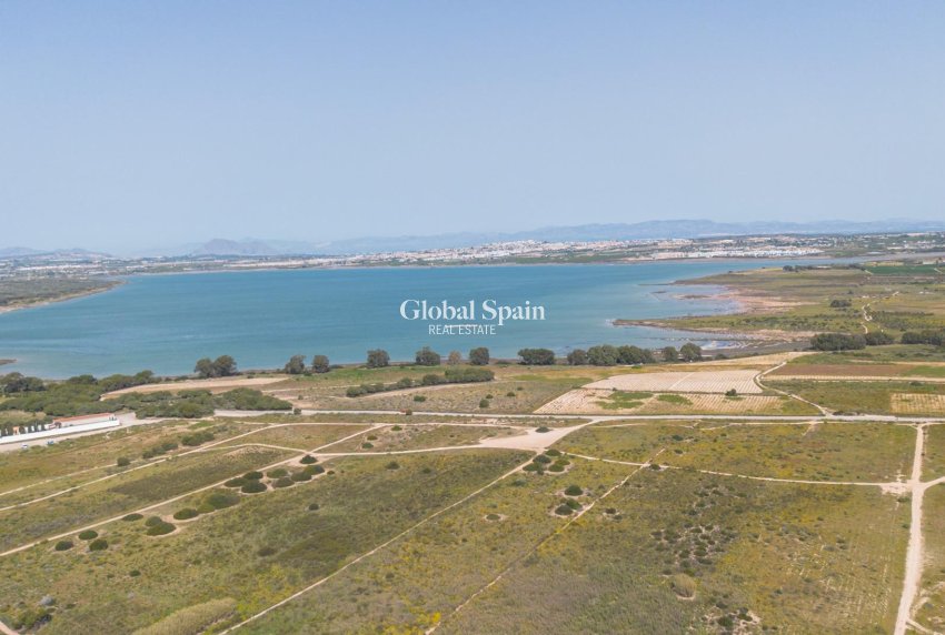 Venta - APARTAMENTO -
TORREVIEJA - La Mata