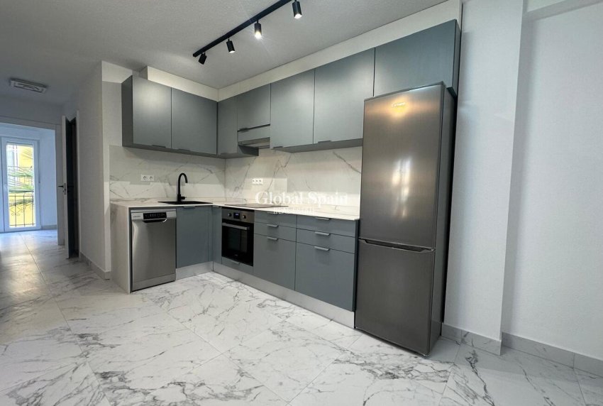 Venta - APARTAMENTO -
TORREVIEJA - La Veleta