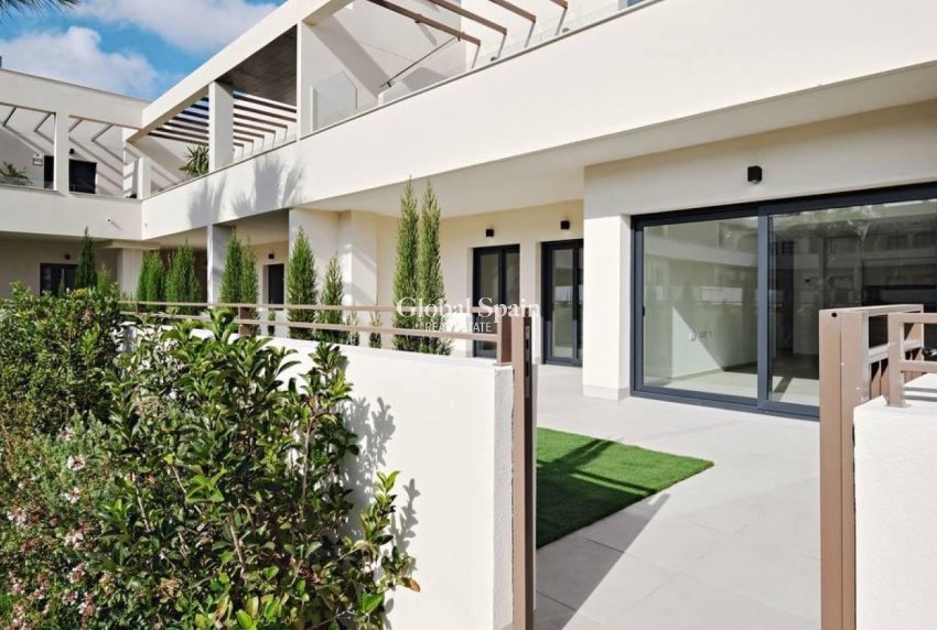 Venta - APARTAMENTO -
TORREVIEJA - La veleta