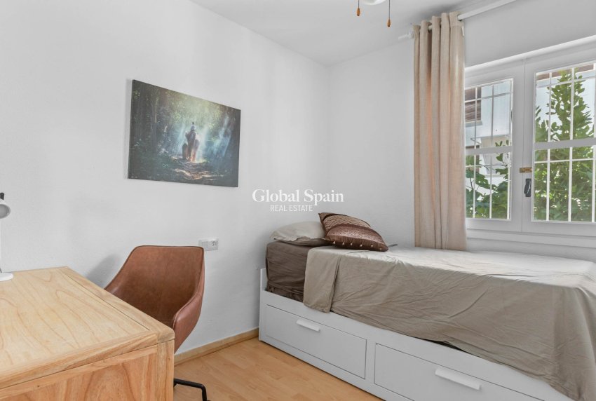 Venta - APARTAMENTO -
TORREVIEJA - Lago jardin